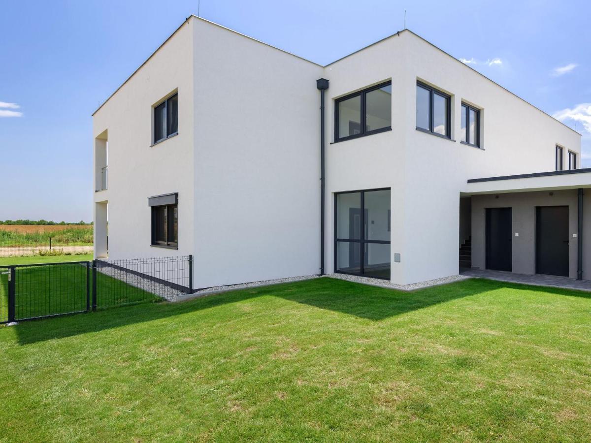 Apartment With Pool, Roof Terrace, Garden Zsira Exterior foto